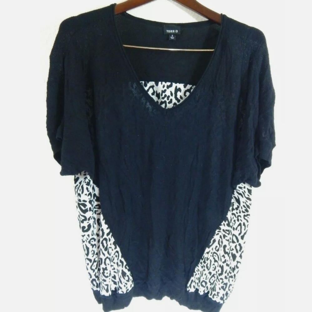 Torrid Black White Knit Panel Leopard Top